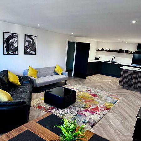 New 2 Bed Apartment In Royston High St Eksteriør billede