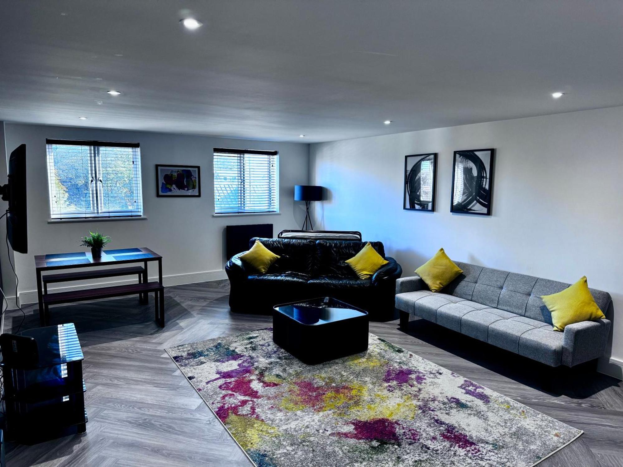 New 2 Bed Apartment In Royston High St Eksteriør billede