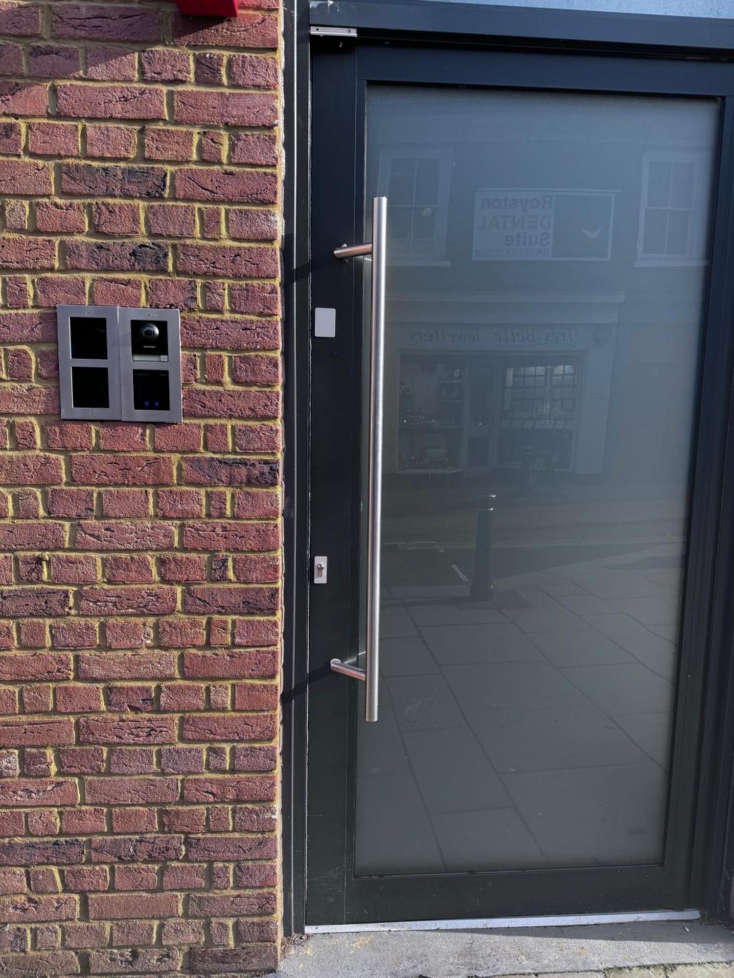New 2 Bed Apartment In Royston High St Eksteriør billede